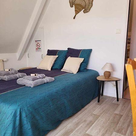 Auberge De La Vallee De La Douve L'Etang-Bertrand Bagian luar foto