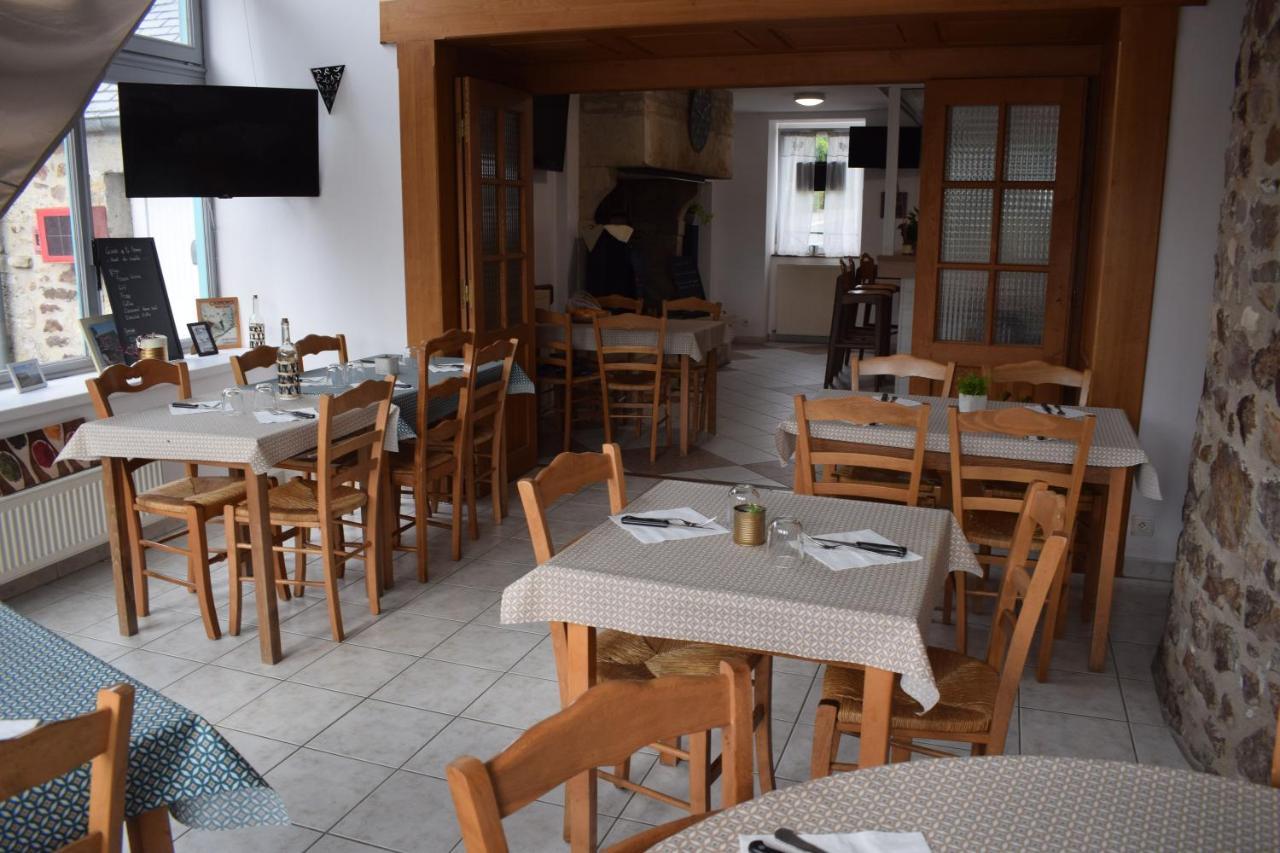 Auberge De La Vallee De La Douve L'Etang-Bertrand Bagian luar foto
